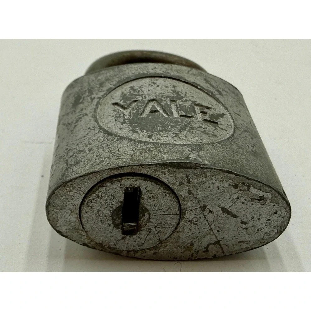Vintage Yale Padlock with Key HX253‎ Made in USA Steel Industrial Hardware Lock